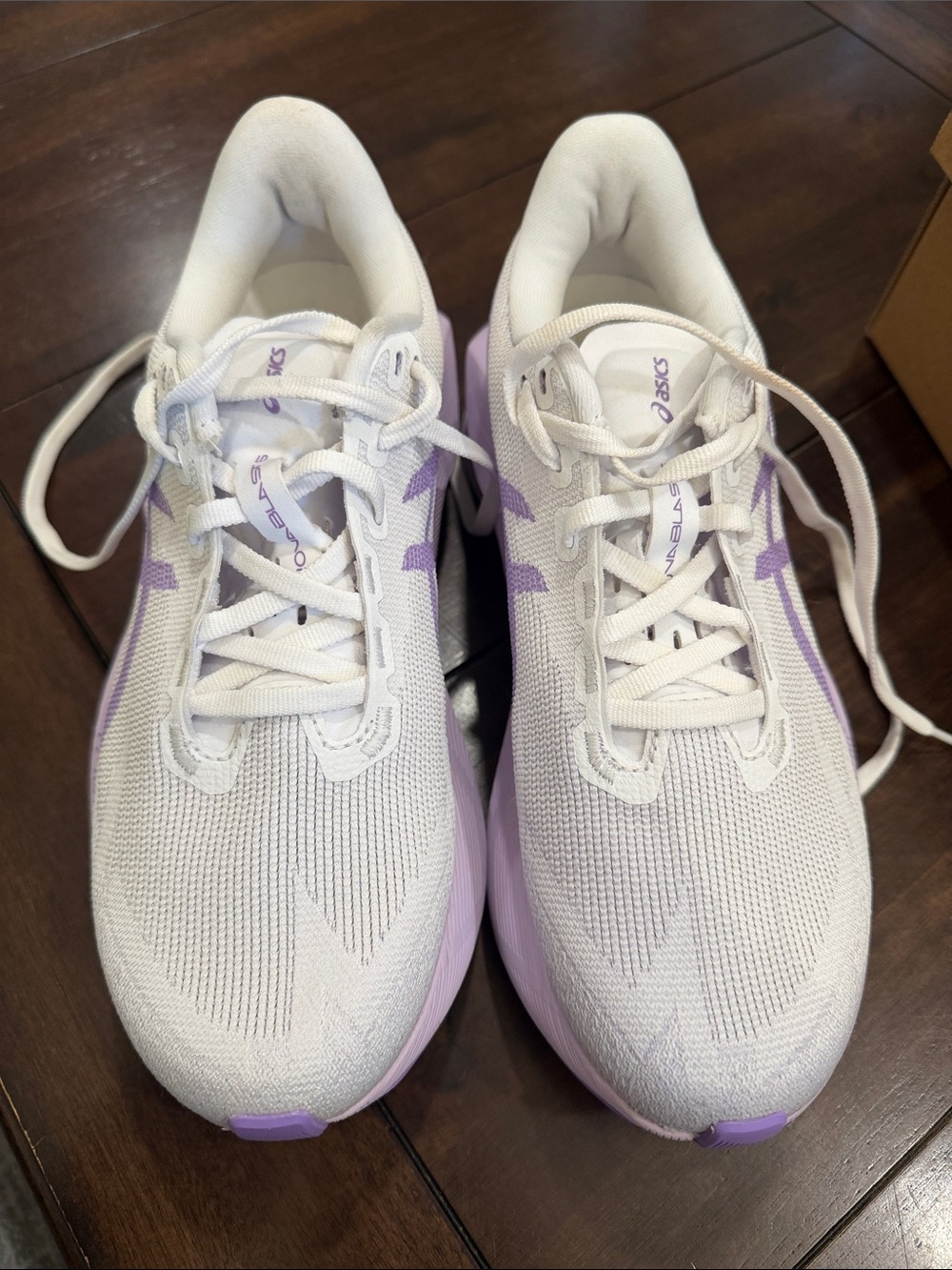 Asics Novablast 6. White Running Shoes with Lavender Accents. Women’s 8 Wide - Picture 4 of 6